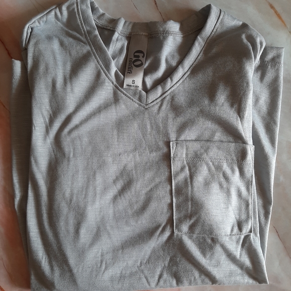 Men's Go Couture V-neck Tee - Picture 4 of 4